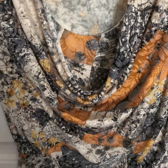 Sleeveless Top - Picture 4 of 4